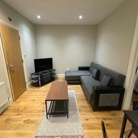 לונדון Lovely 1 Bedroom Apartment With On Street Parking מראה חיצוני תמונה