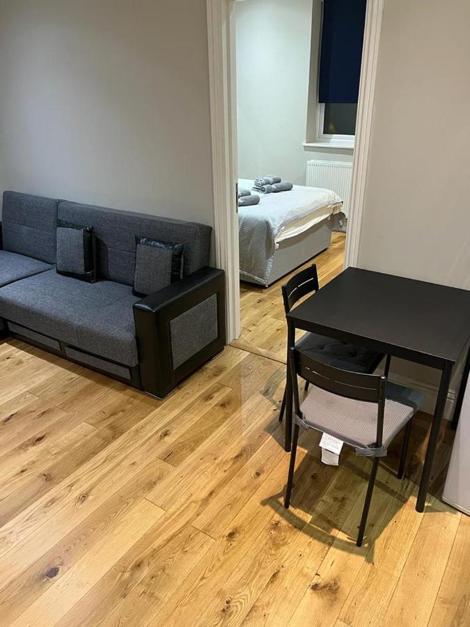 לונדון Lovely 1 Bedroom Apartment With On Street Parking מראה חיצוני תמונה