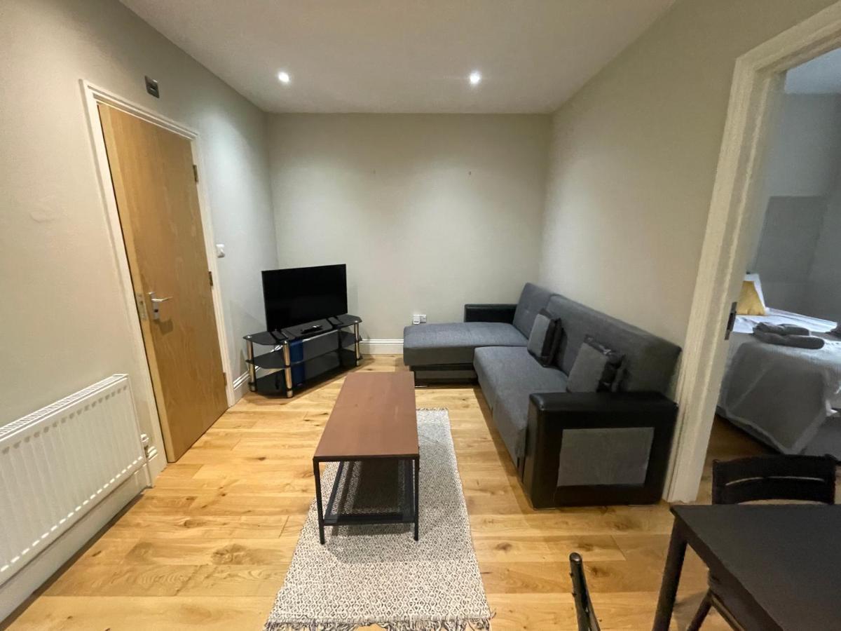 לונדון Lovely 1 Bedroom Apartment With On Street Parking מראה חיצוני תמונה